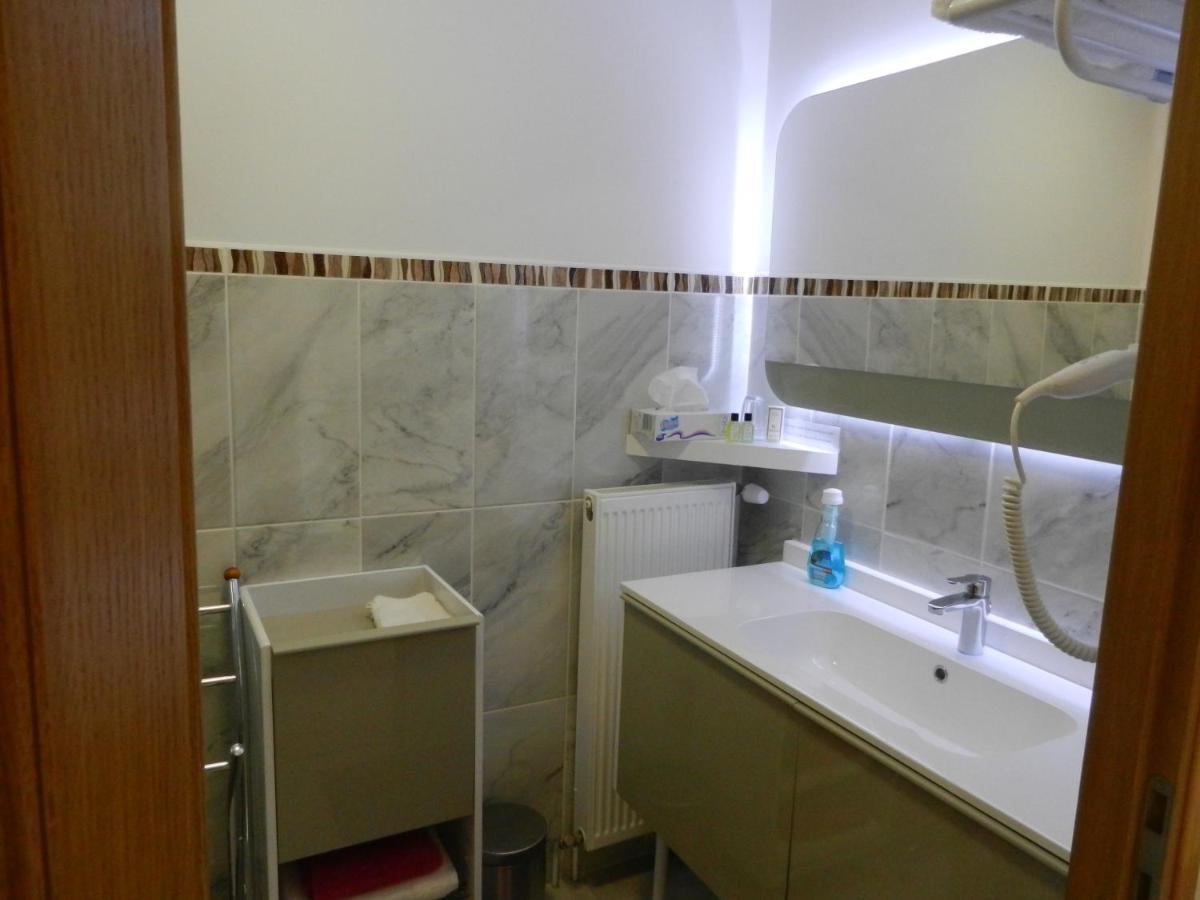 Hotel Les Charmilles De Mormal Landrecies Ngoại thất bức ảnh